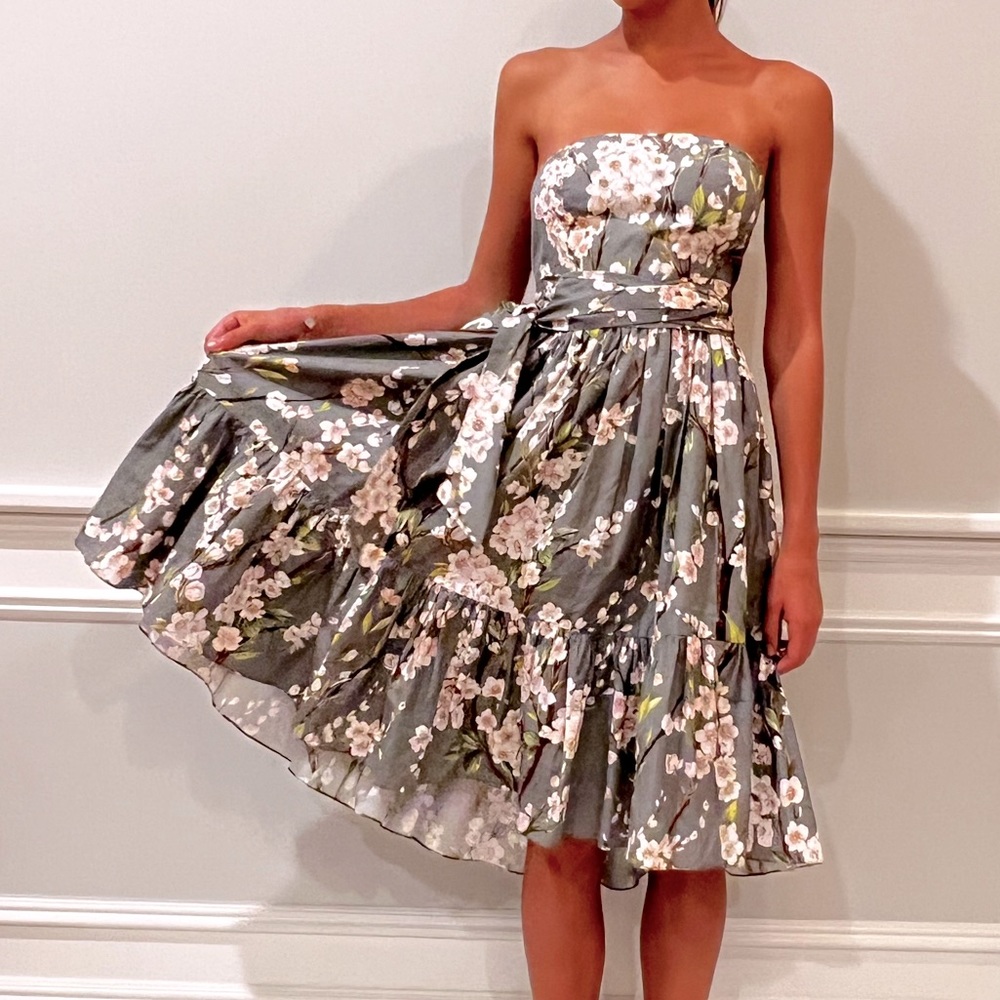 Flower print open shoulder summer dress.